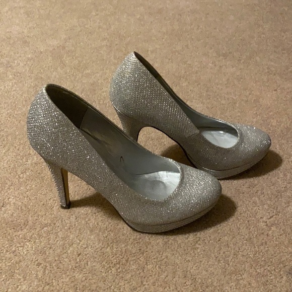 Shoes and matching clutch - Picture 2 of 9